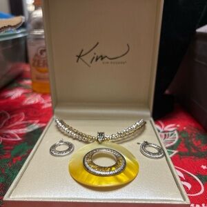 R16 Kim Rogers Necklace & Earrings Set Yellow Resin Pendant Silver Tone Hoops